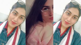Beautiful Horny Girl Showing Hot Pussy Fuck