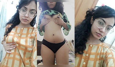 Hot Glasses Horny Girl Slapping Ass Showing New Videos
